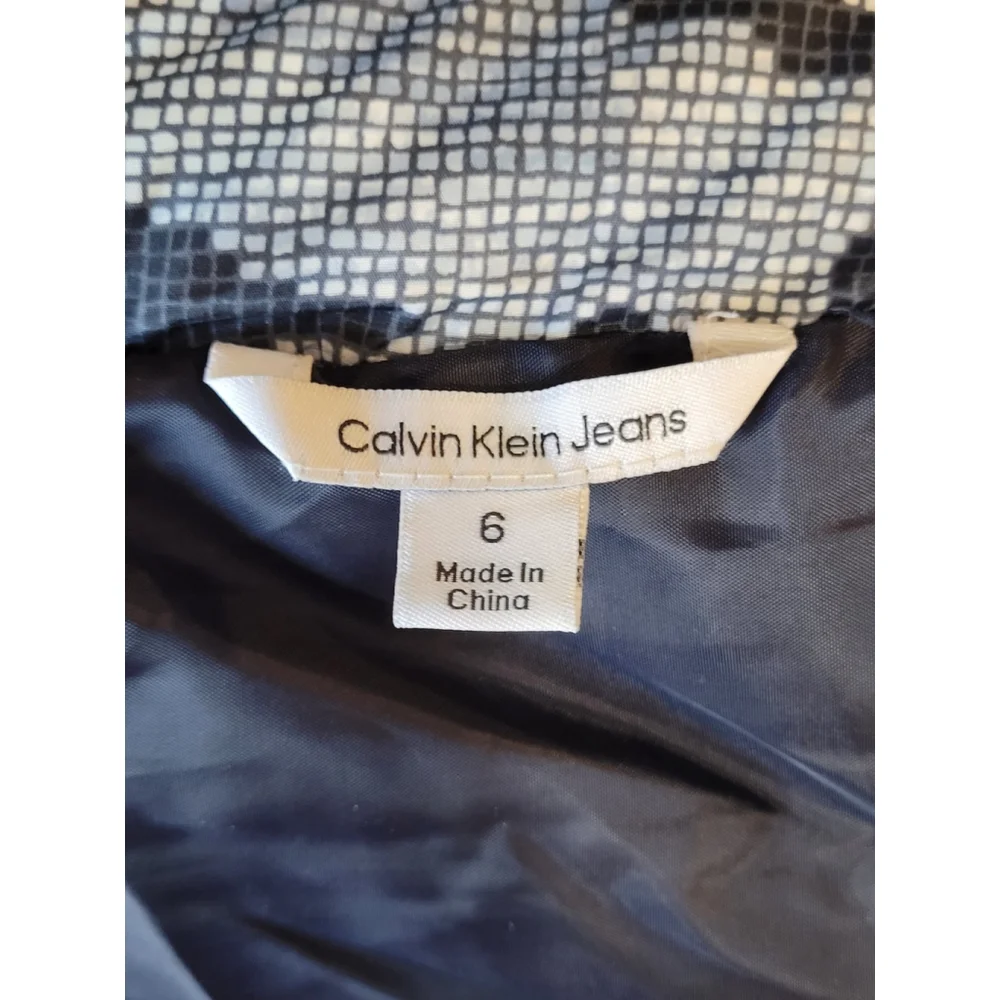 Calvin Klein Blue Zip kids Puffer Vest. Boys size 6.